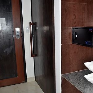 Familie Kamer met een King Size Bed met de Toegang voor Gehandicapten